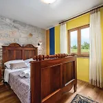 13 Apartment *