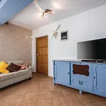 13 Apartment *