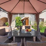 Apartment 13 Baderna