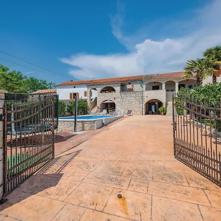 Appartamento 13 Baderna