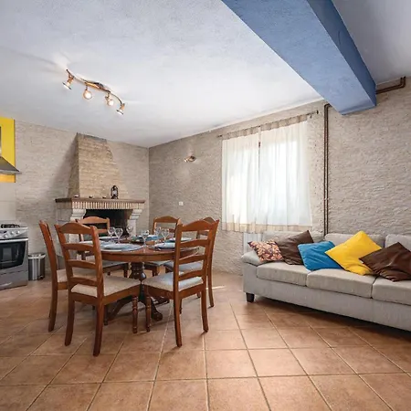Apartment In With Kitchen *