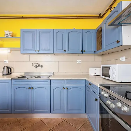 In With Kitchen Apartment